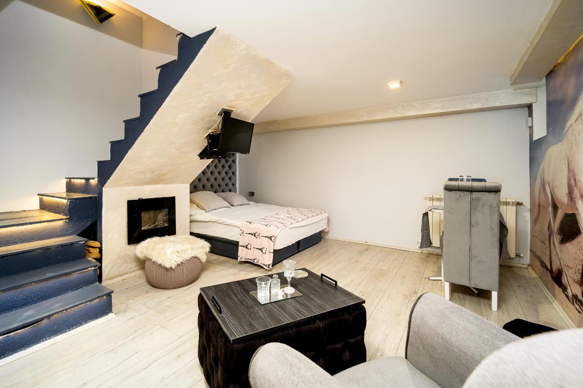 Pensiune French House