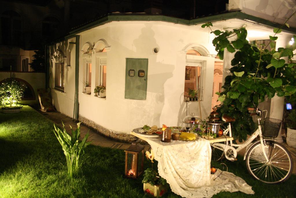 Pensiune French House *